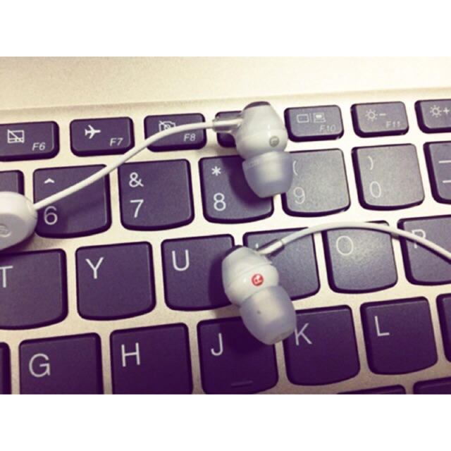 Tai nghe bluetooth WI-C300 White & black Cáp usb no box
