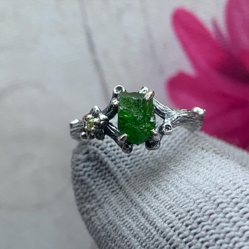 Nhẫn bạc 950 gắn đá peridot!