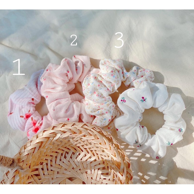 scrunchie cột tóc hoạ tiết hoa dễ thương