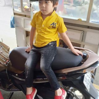 Quần jean cho bé body 200k