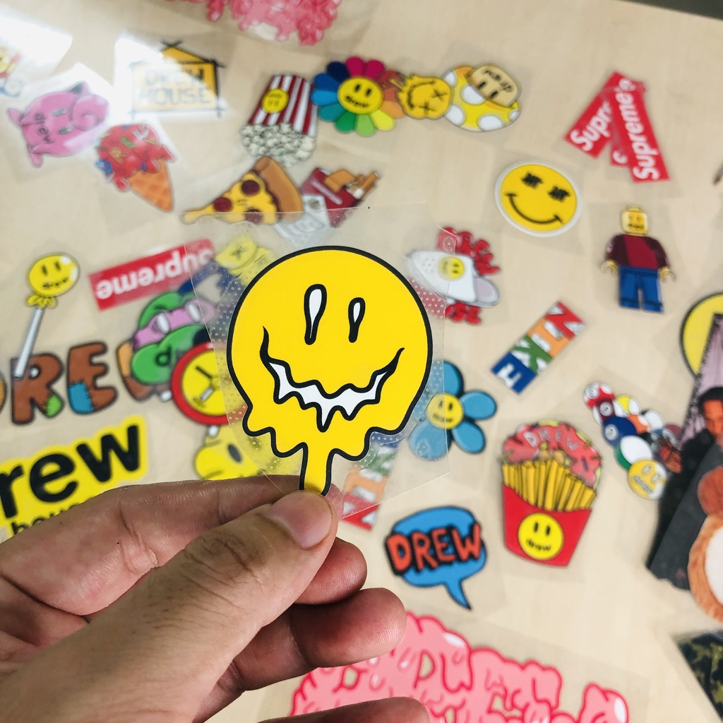 Hình ủi áo thun - ủi áo sơ mi tại nhà mẫu Mặt Cười