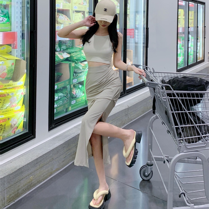 Set đồ COZOKC gồm chân váy xẻ tà lưng cao và áo không tay thời trang cho nữ