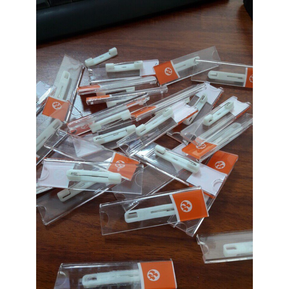 Combo 10 Bảng tên Thẻ Tên nhân viên cài áo