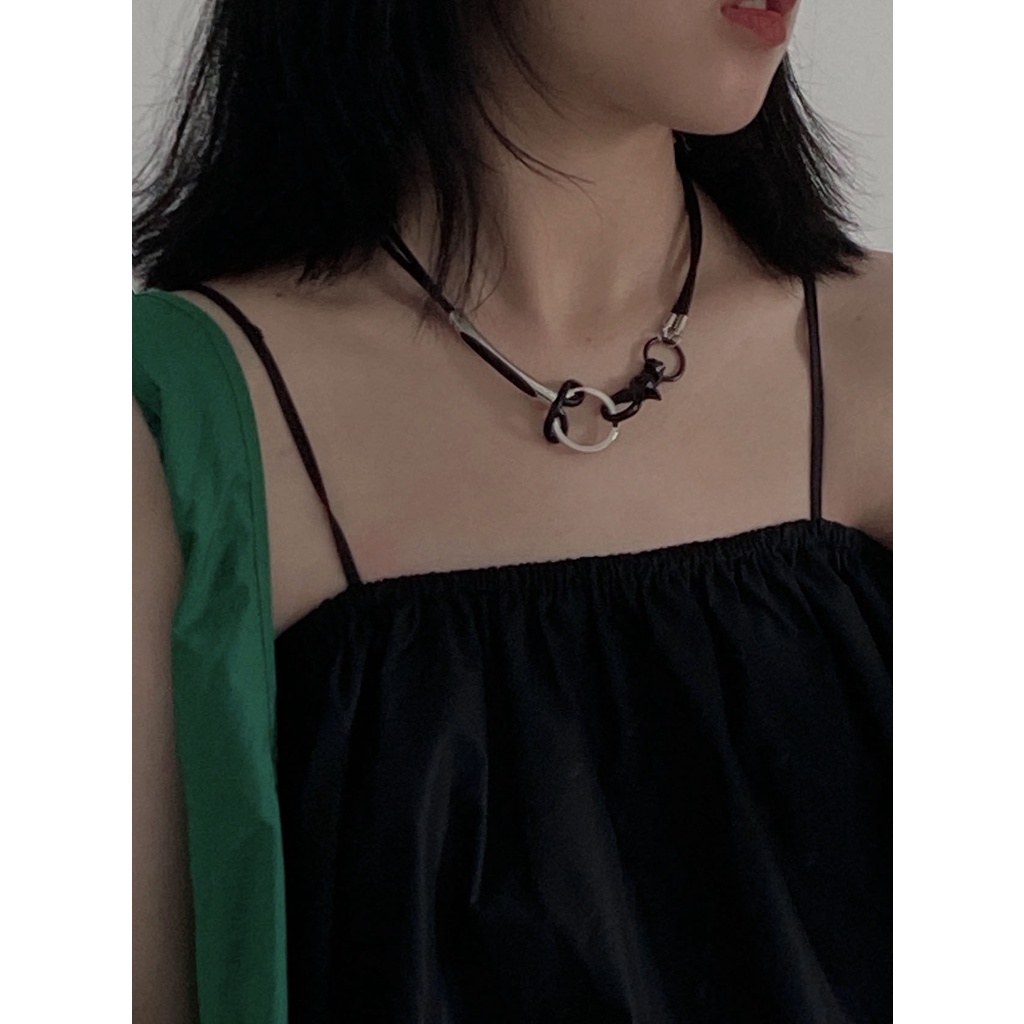 Choker dây da phối móc khoá cá tính
