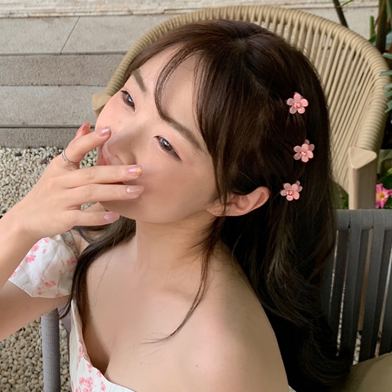 Bộ 2 Kẹp Tóc Hình Hoa Đính Ngọc Trai Dễ Thương