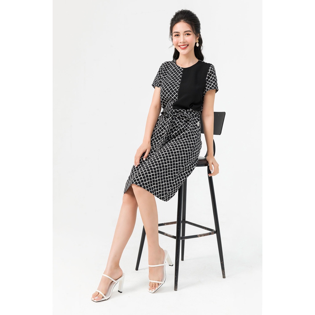 Đầm Suông Cổ Tròn Phối Ngực Lamer L63T21H034
