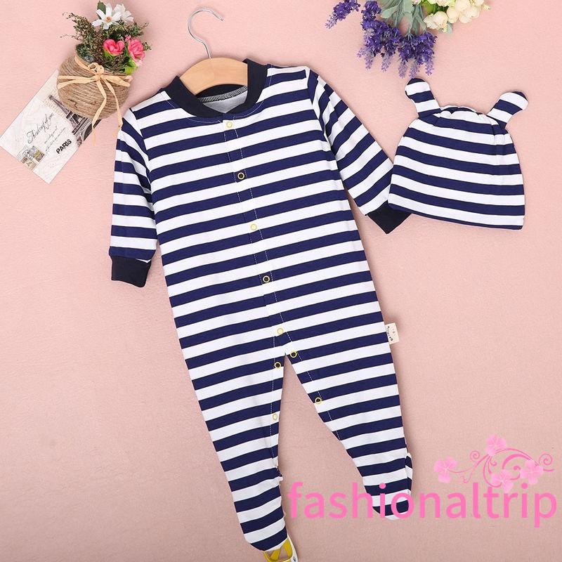 Jumpsuit có nón trùm đầu kiểu dáng thời trang xinh xắn cho các bé