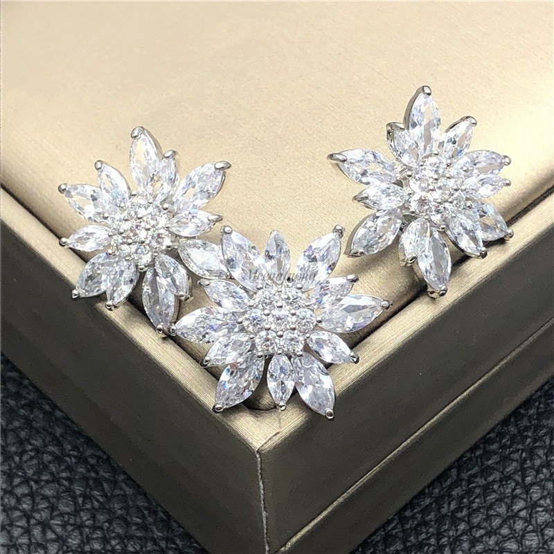 Khuy nút cúc cánh hoa bằng đồng đính đá zircon trang trí