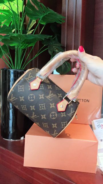 Túi trống vừa đeo chéo vừa xách tay thích hợp cho chị em gái