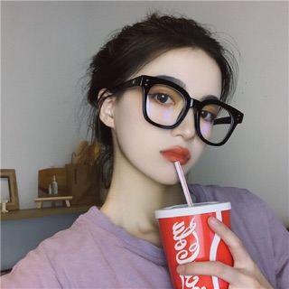 Kính dáng vuông 2 chấm hot trend cắt cận theo yêu cầu