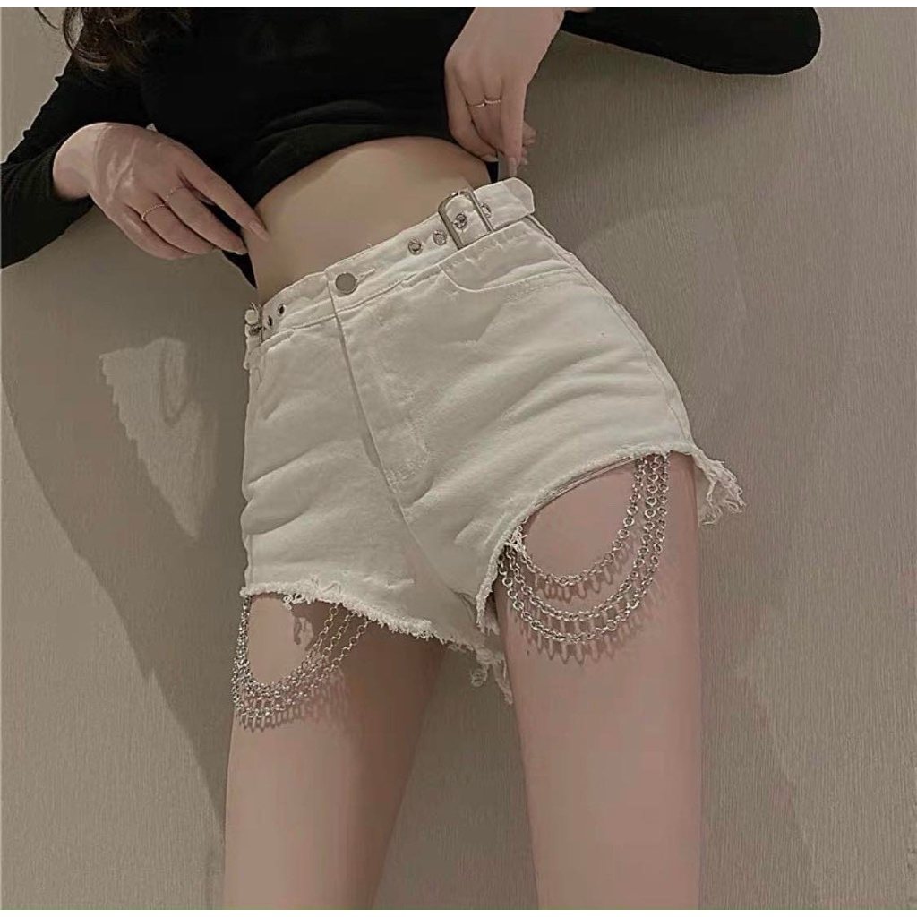 Quần short ngứn rách, kèm dây xích, chất vải jeans mềm mại co giãn