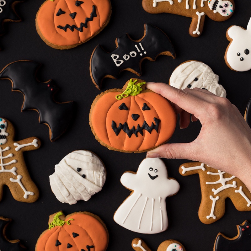 Set 5 Khuôn Cắt Bánh Quy Tạo Hình Chủ Đề Halloween Bằng Thép Không Gỉ Tiện Dụng