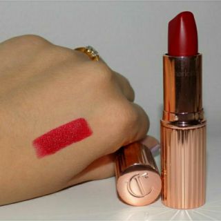 Son Charlotte Tilbury Matte Revolution màu Red Carpet Red