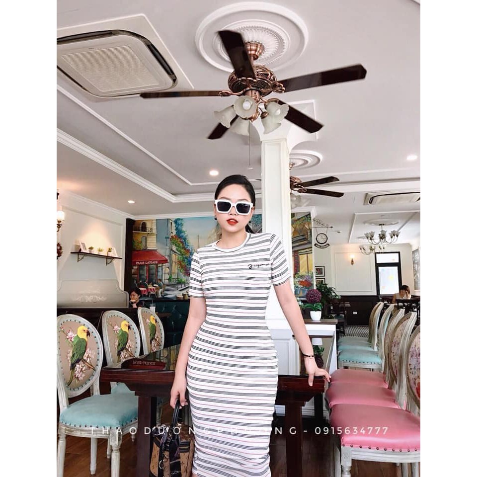 Váy len tăm kẻ body