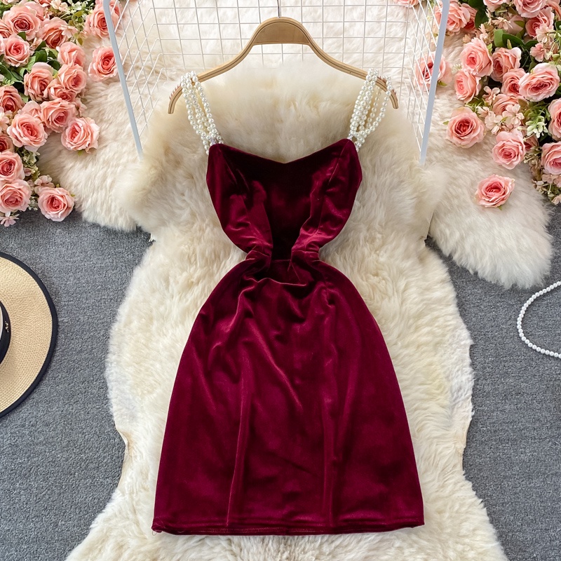 Đầm hai dây chất nhung 2 màu đỏ đen có size gợi cảm sexy