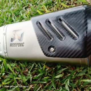 Akrapovic R1 titan tem khắc laser