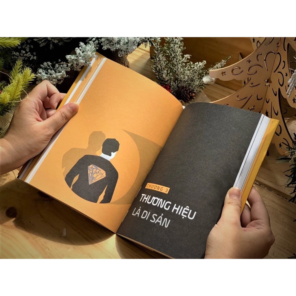 Sách - Your Brand Talks Hãy Để Thương Hiệu Của Bạn Cất Lời (S màu)