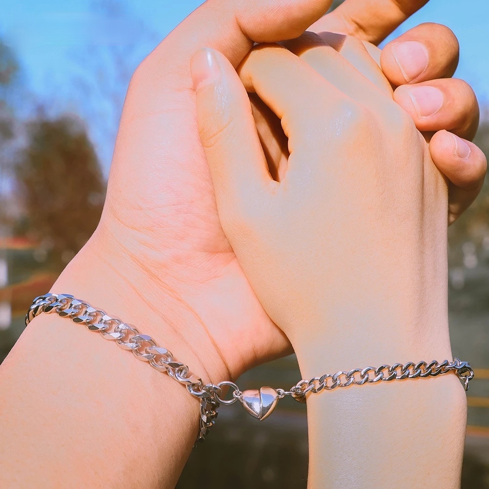 Bộ 2 cái vòng tay hút nam châm hình trái tim cho cặp đôi