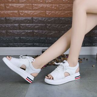 Giầy thể thao dây buộc hở mũi