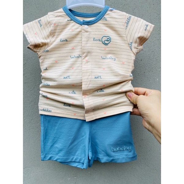 Bộ cộc tay cài giữa cho bé trai bé gái hãng bubaby rất mềm mại mát