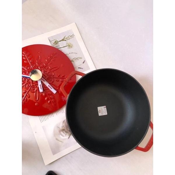 Nồi hoa tuyết Staub - Màu đỏ