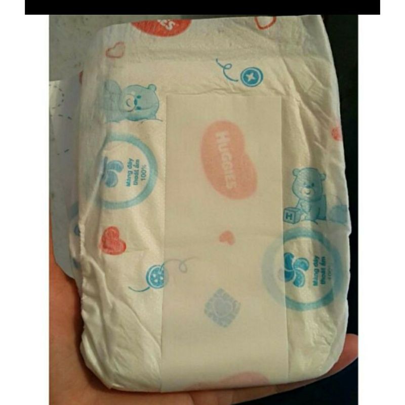 Miếng lót sơ sinh Huggies NB1 100/ 200 miếng( hàng mẫu quà tặng)