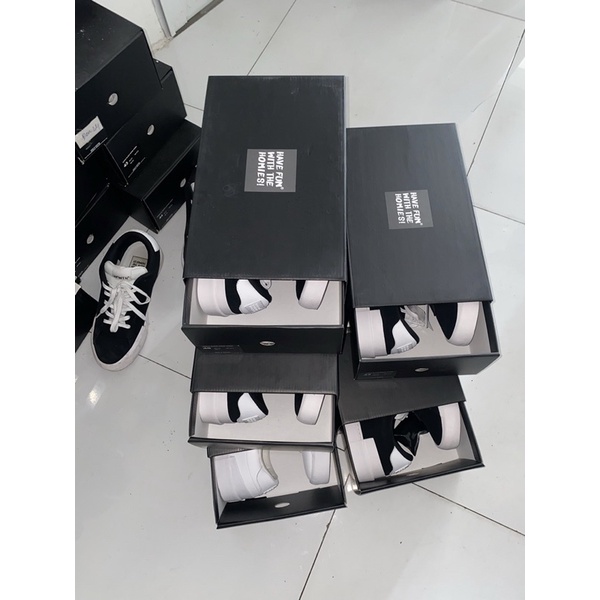 Giày sneaker Black Signature - giày đen nam, nữ.