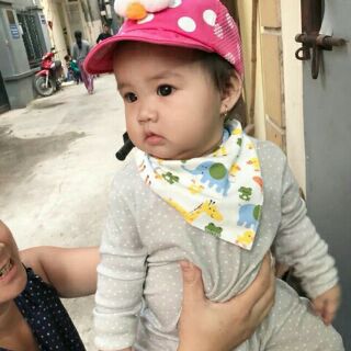 Khăn yếm tam giác cho bé