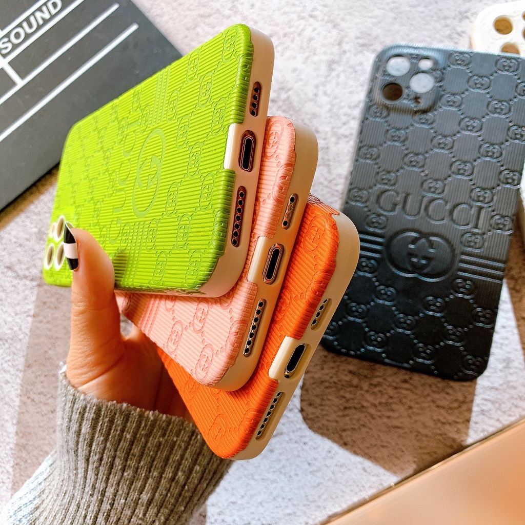 ỐP LƯNG DA DẬP NỔI FULL VIỀN BẢO VỆ CAMERA DÀNH CHO IPHONE GUCCI - N2772