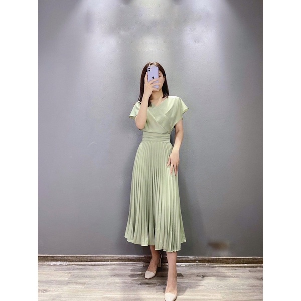 Váy lụa dập ly thắt nơ eo