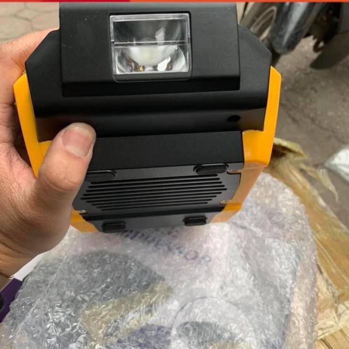 Bơm Ô Tô Khẩn Cấp PORTABLE AIR COMPRESSOR ATJ-1166S Công Suất Cao 150PSI Kèm Đồng Hồ Đo Áp Suất Lốp Và Đèn Led