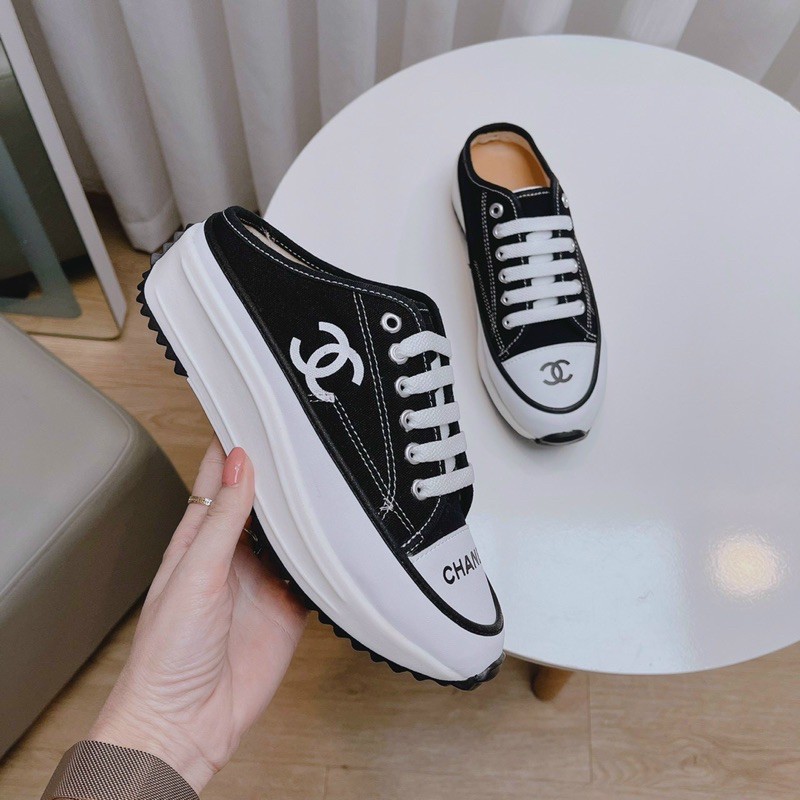 Sục Giầy thể thao chanel