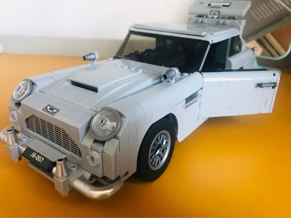 Đồ chơi Lắp ráp Mô hình siêu xe  Aston Martin DB5 trong phim James Bond 007 1450pcs