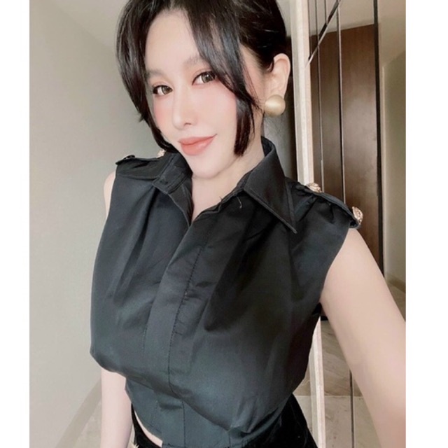 Áo sơ mi kiểu croptop nút vai