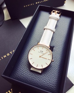 Đồng Hồ Nữ DW Petite Dây Da - 32mm
