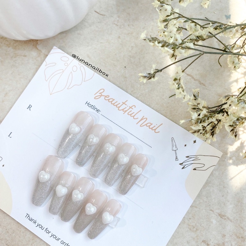 Nail box thiết kế tim trắng