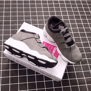 Giày Sneaker