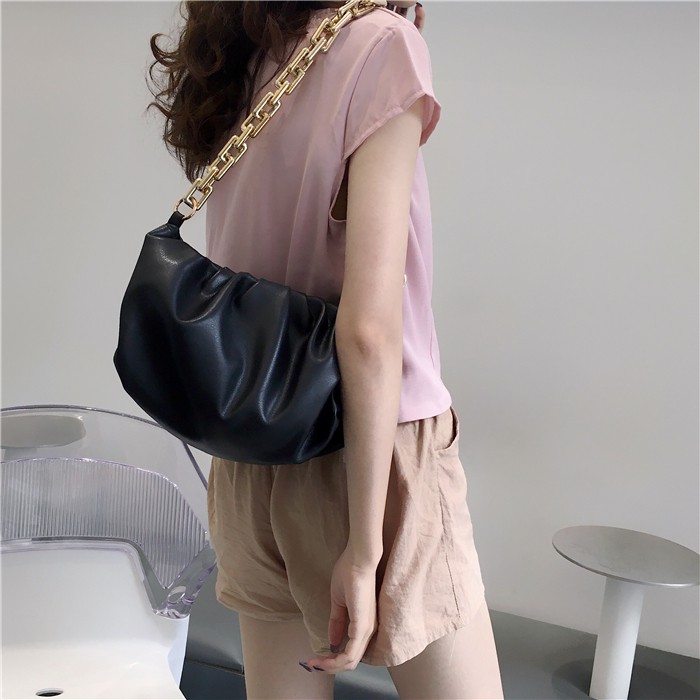 Túi đeo vai dây xích vàng thời thượng must have