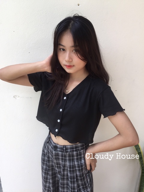 Áo croptop cúc dọc
