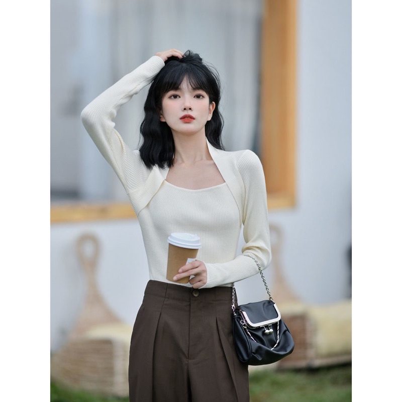 Áo len ôm cổ vuông nữ tính | BigBuy360 - bigbuy360.vn