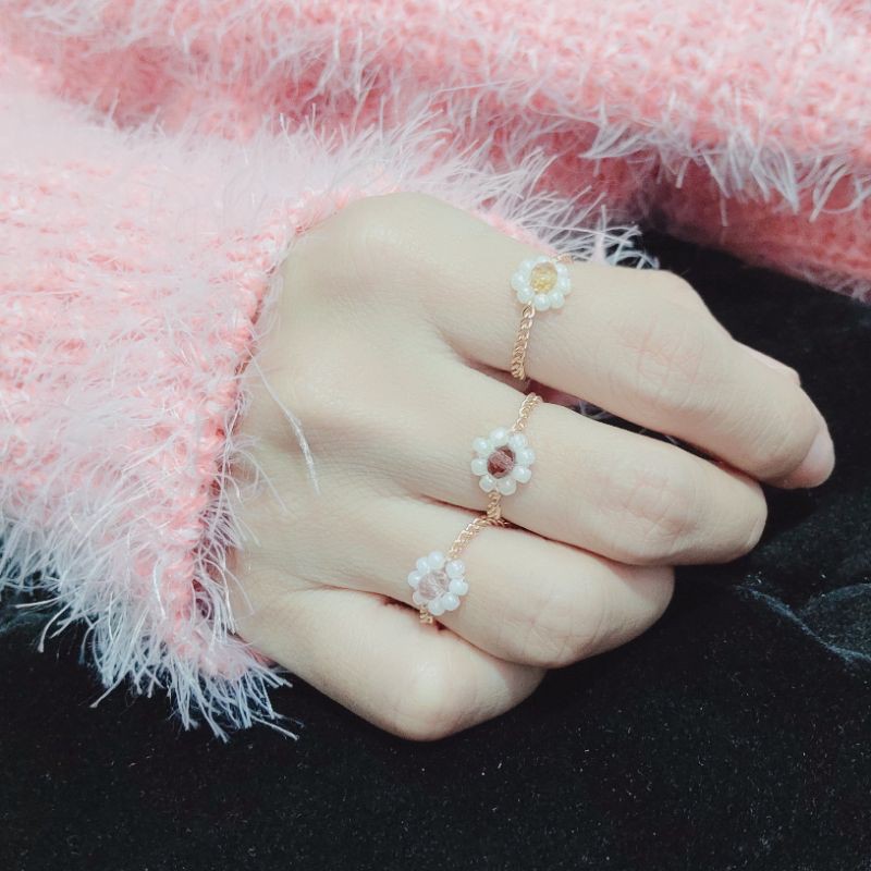 Nhẫn hoa cúc nhụy pha lê phong cách Hàn