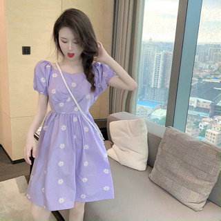 Đầm chéo eo hoa cúc tim tím tay bồng nhẹ