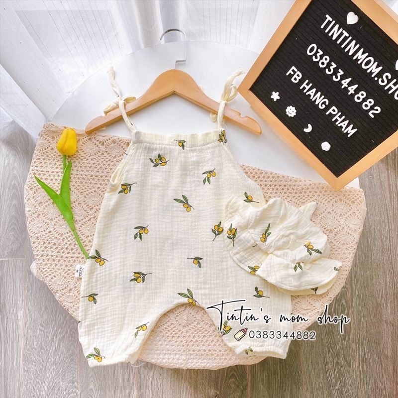 Sét jumpsuit hai dây kèm mũ bèo hoạ tiết quả olive cho bé gái