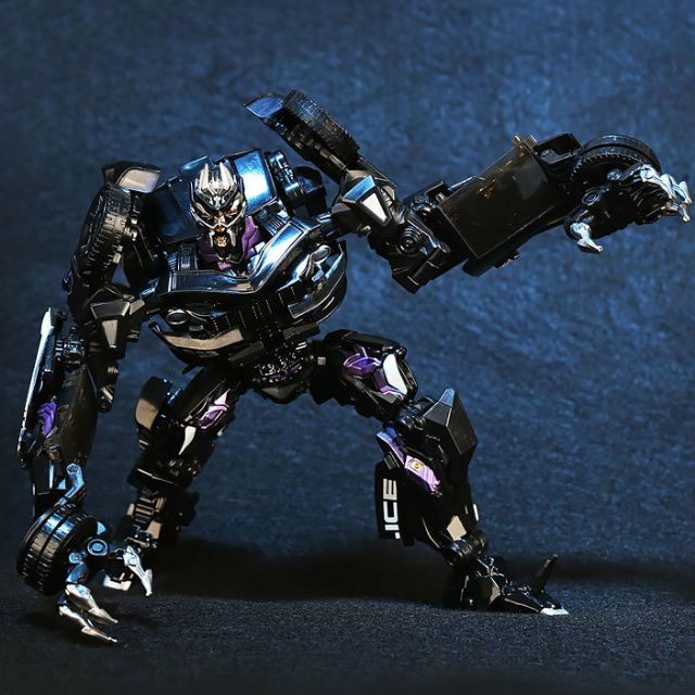 Mô hình Transformers Barricade - BmB LS02