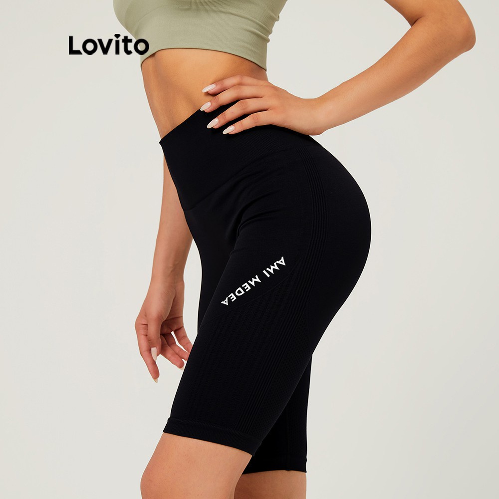 Quần ngắn Lovito phong cách thể thao lưng cao ôm dáng in họa tiết chữ cái L03074 (màu đen)