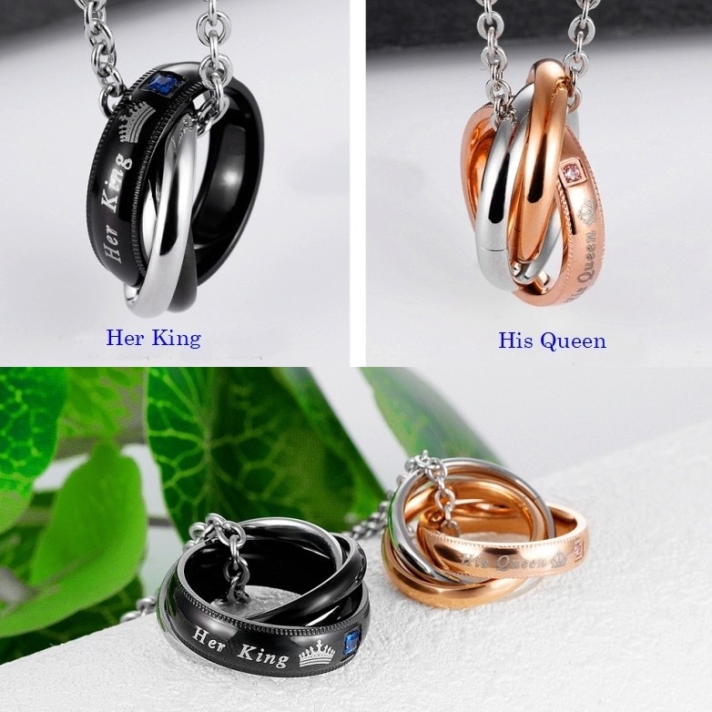 Dây chuyền cặp đôi mặt nhẫn khắc chữ Her King và His Queen không gỉ