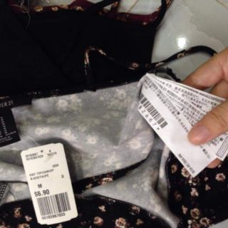 Áo thun croptop F21 cổ thuyền