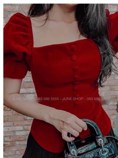 Áo đỏ cổ vuônb khuy bọc tay chun