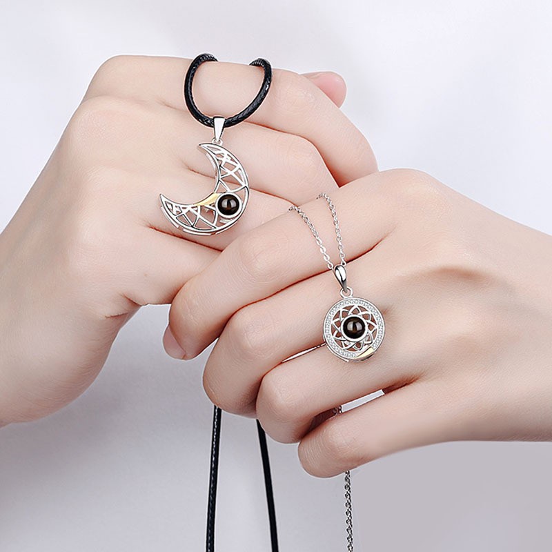 Bộ 2 dây chuyền hình mặt trời/ mặt trăng khuyết khắc chữ I Love You 100 ngôn ngữ sáng tạo thời trang cho nam và nữ