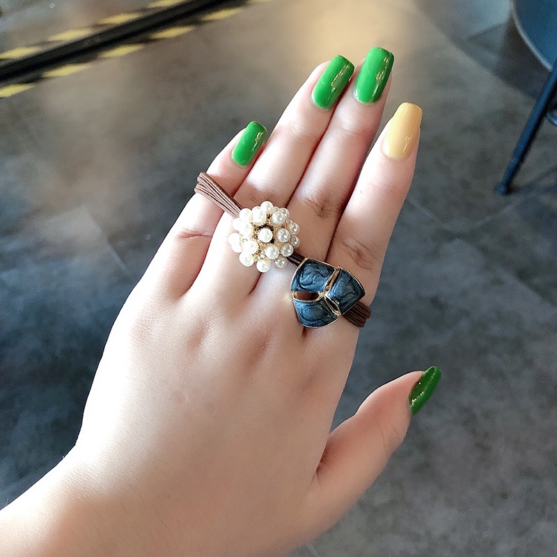 Dây Cột Tóc Hình Tam Giác Đính Ngọc Trai Dễ Thương